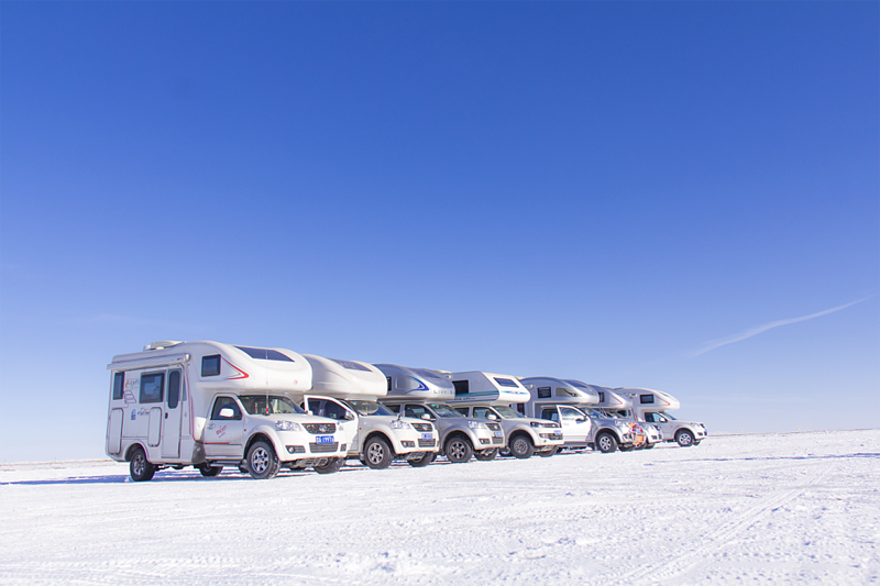 踏雪前行，房車也能雪地越野